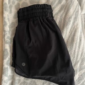 lululemon hr size 4 in black- worn once 2.5 inch